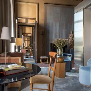 Cour Des Vosges Hotel